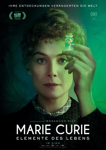 The image shows the German-language poster for the biographical drama film Radioactive (released as Marie Curie – Elemente des Lebens in Germany), starring Rosamund Pike as the pioneering physicist and chemist Marie Curie.